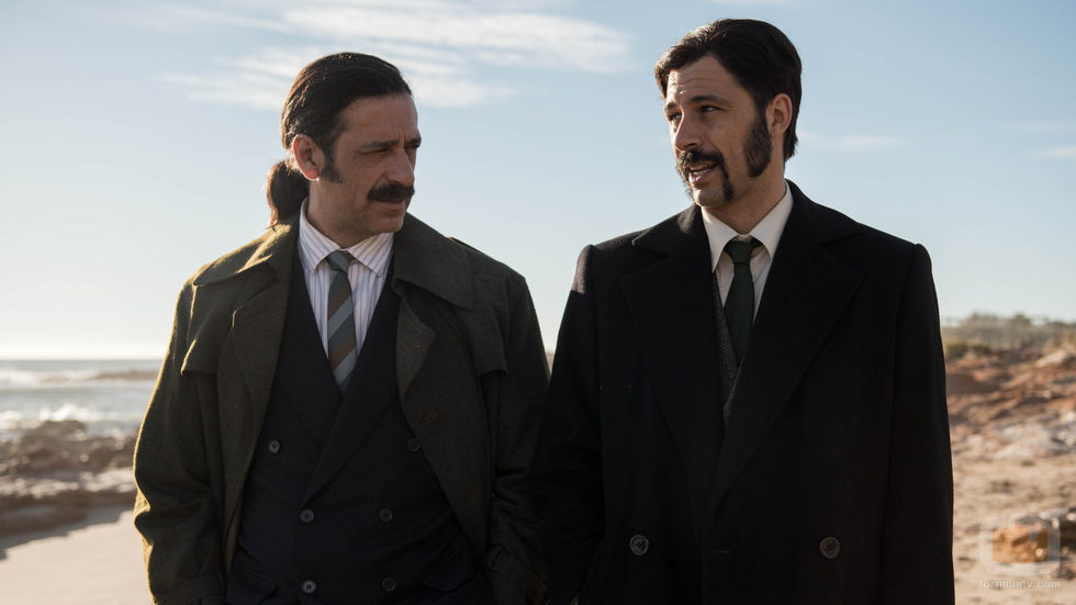 Nacho Fresneda y Hugo Silva en "Tiempo de espías" de 'El Ministerio del Tiempo'