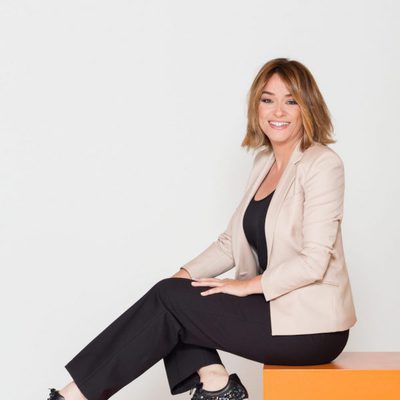 Toñi Moreno posa sentada para 'Viva la vida'