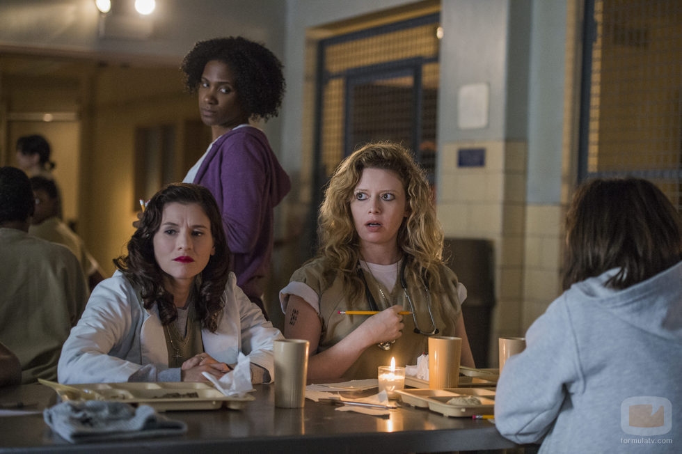 Natasha Lyonne, Yael Stone y Kimiko Glenn en una escena de la quinta temporada de 'Orange is the New Black'