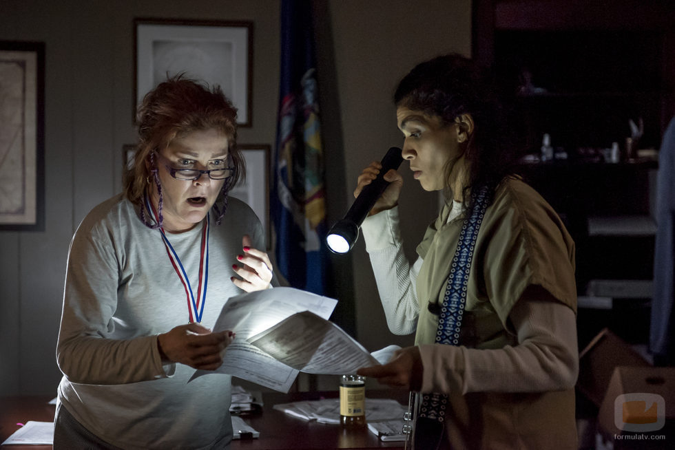 Kate Mulgrew descubre algo inesperado en este capítulo de 'Orange in the New Black'