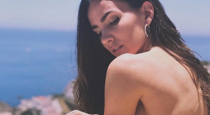 Aylén Milla posa sugerente en topless