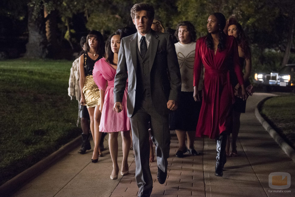 Britt Baron, Ellen Wong, Chris Lowell, Britney Young, Sydelle Noel y Kate Nash en la primera temporada de 'Glow'