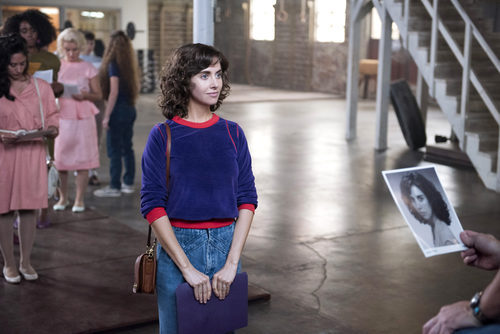 Alison Brie en el primer capitulo de la primera temporada de 'GLOW' II