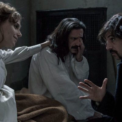 Aura Garrido, Nacho Fresneda y Hugo Silva en una de sus aventuras en 'El Ministerio del Tiempo'