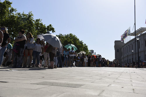 Largas colas para el casting de 'Operación Triunfo' en Barcelona