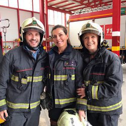 David de María y Blanca Portillo con una bombera en 'Ellas' 