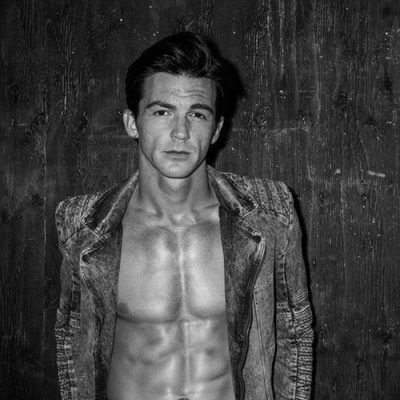 El actor Drake Bell posando en una sesión de fotos
