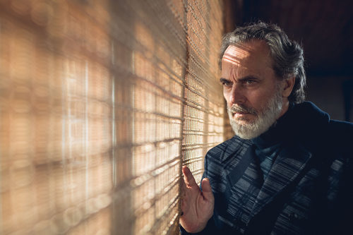 José Coronado protagoniza 'Vivir sin permiso'