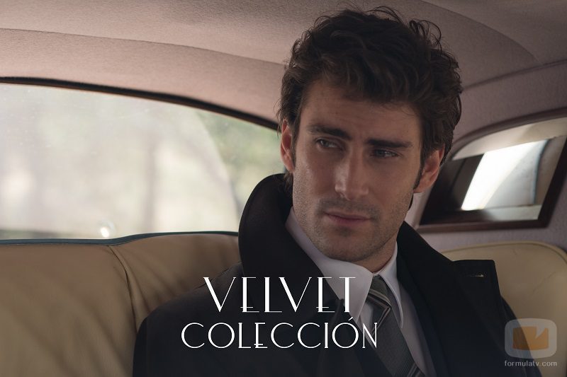 Fernando Guallar dentro de un coche en 'Velvet Colección'