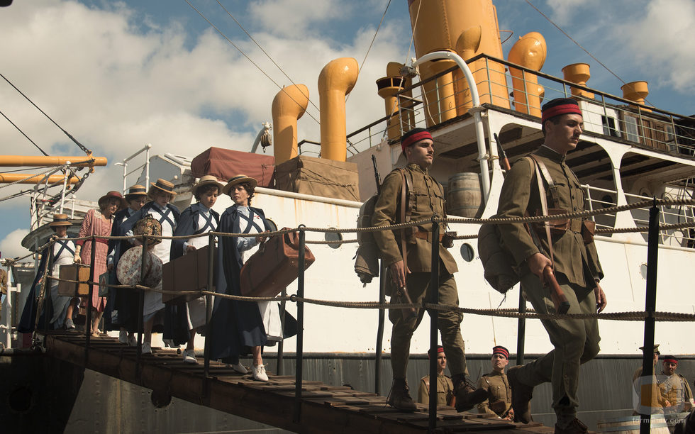 Las enfermeras y los soldados protagonistas de 'Tiempos de guerra'
