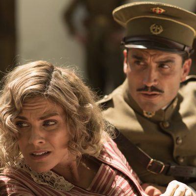 Julia y Fidel a cubierto en 'Tiempos de guerra'