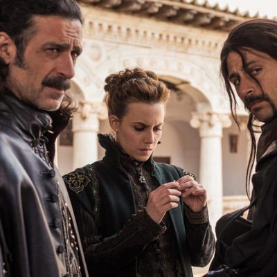 Nacho Fresneda, Aura Garrido y Hugo Silva, en el Siglo de Oro en 'El Ministerio del Tiempo'