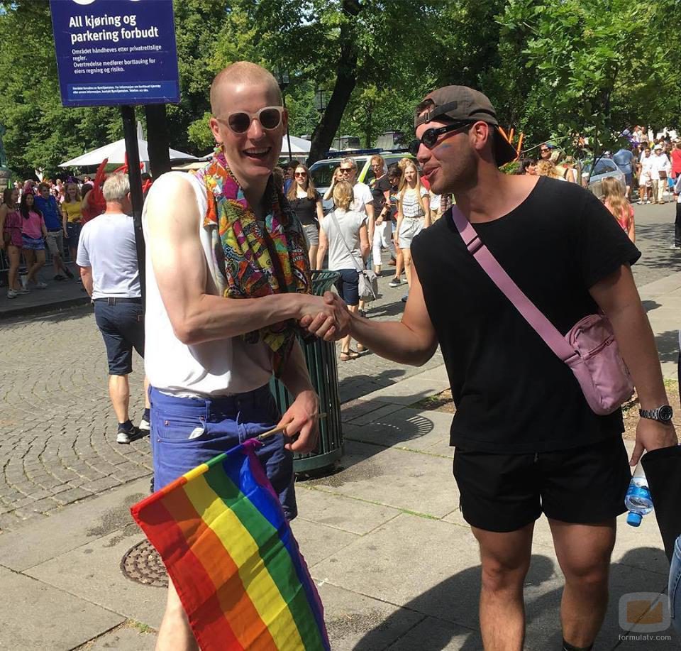 Actores de la serie 'Skam' durante el Oslo Pride
