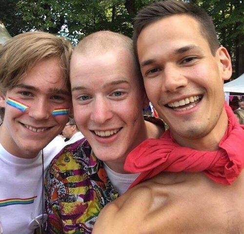 Parte del reparto de 'Skam' en el Oslo Pride