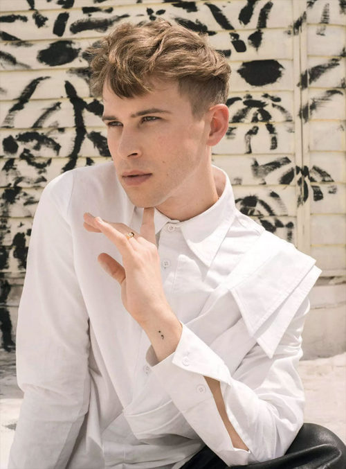 Tommy Dorfman, Ryan Shaver en 'Por 13 razones', habla en exclusiva para la revista Gay Times