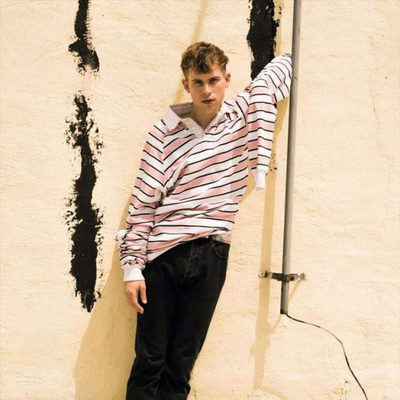 Tommy Dorfman ('Por 13 razones') posa para la revista Gay Times