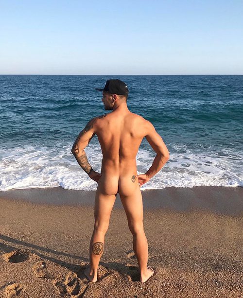 Albert Barranco ('MYHYV') posa desnudo en sus redes sociales