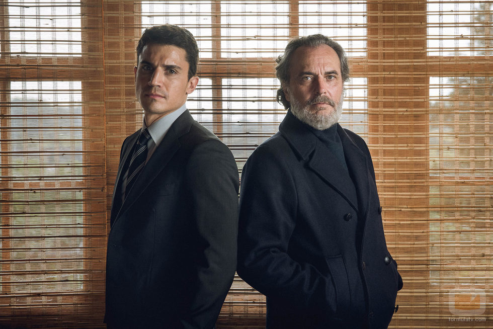 Álex González y José Coronado posan para 'Vivir sin permiso'