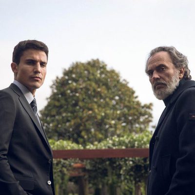 Nemo Bandeira (José Coronado) y su ahijado (Álex González) en 'Vivir sin permiso'