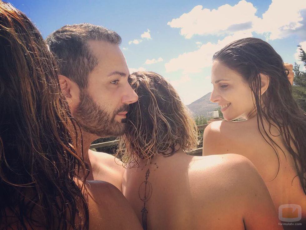 Alejandro Parreño, Nuria Fergó y Chenoa ('Operación Triunfo') en la piscina