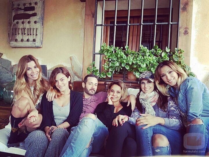 Natalia, Geno Machado, Alejandro Parreño, Chenoa, Nuria Fergó y Gisela ('Operación Triunfo')  posando para una foto
