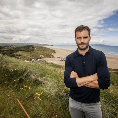 Jamie Dornan muestra un extraño bulto en los pantalones