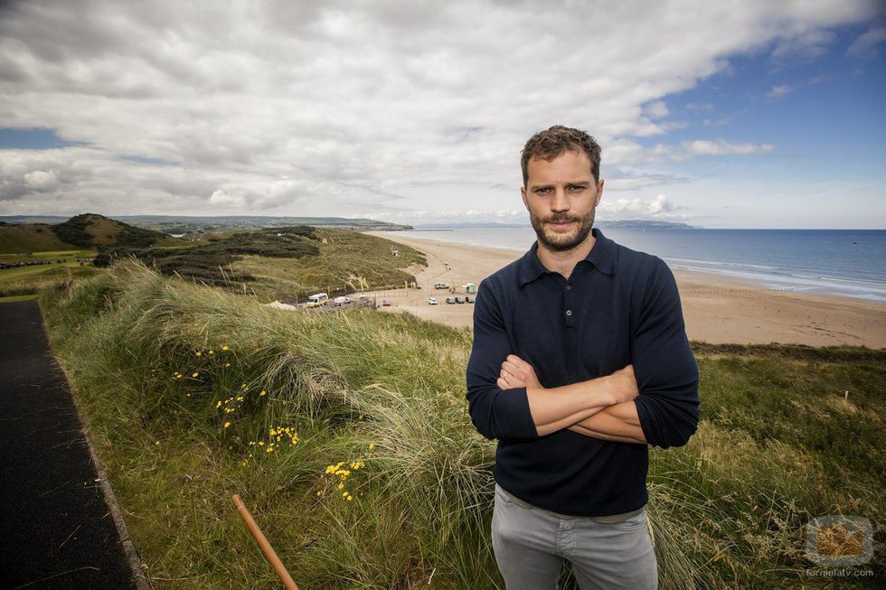 Jamie Dornan muestra un extraño bulto en los pantalones