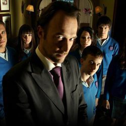 Carlos Leal con los alumnos de 'El internado'