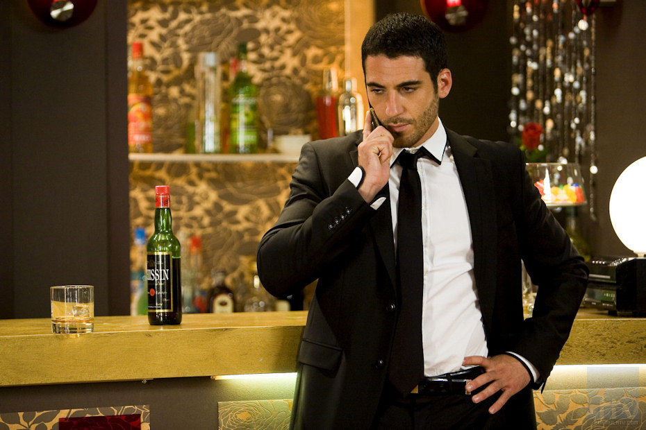 Miguel Ángel Silvestre es Rafael Duque en 'Sin tetas no hay paraíso'