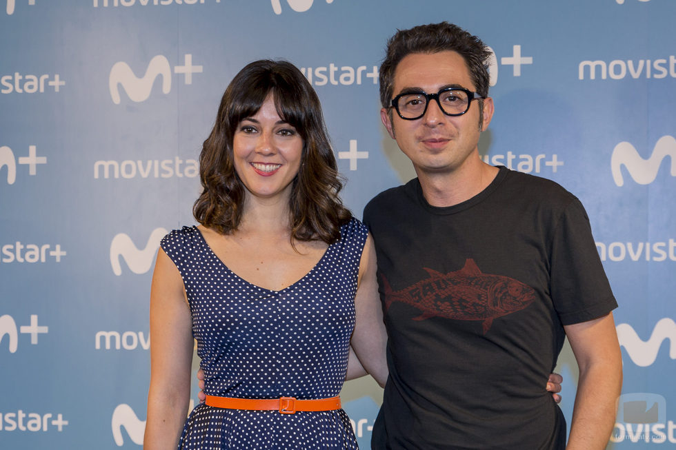 Berto Romero y Eva Ugarte durante la presentación de la serie 'Mira lo que has hecho' de Movistar +
