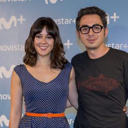 Berto Romero y Eva Ugarte durante la presentación de la serie 'Mira lo que has hecho' de Movistar +