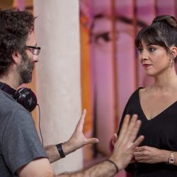 Eva Ugarte (Sandra) y Carlos Therón durante el rodaje de 'Mira lo que has hecho'
