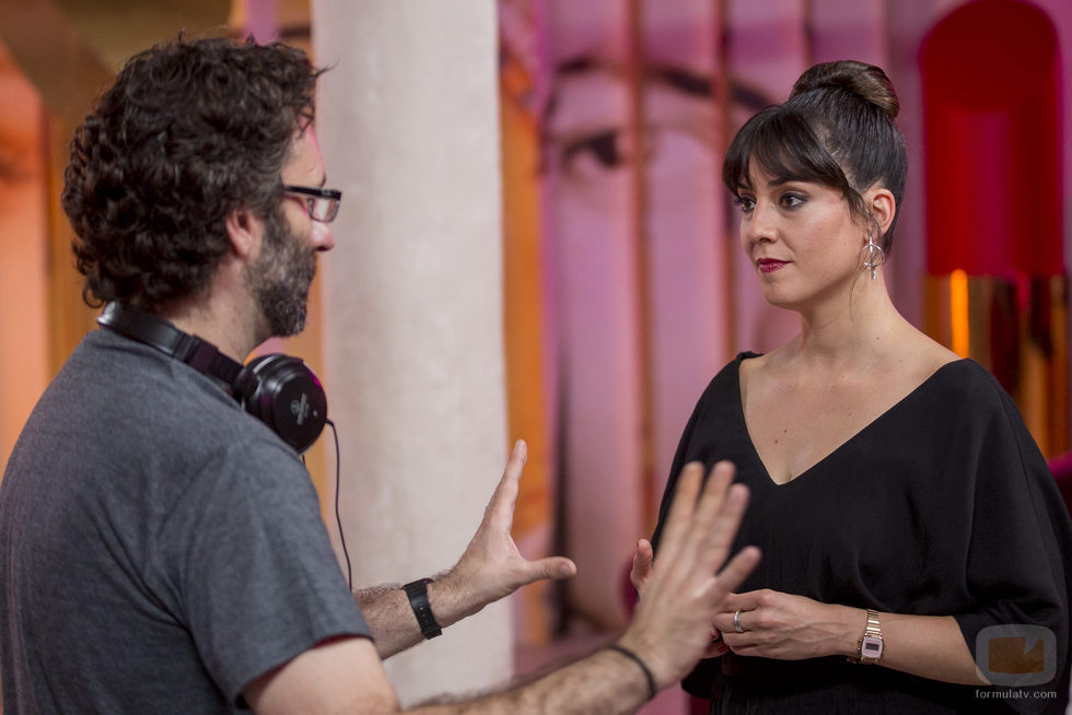 Eva Ugarte (Sandra) y Carlos Therón durante el rodaje de 'Mira lo que has hecho'