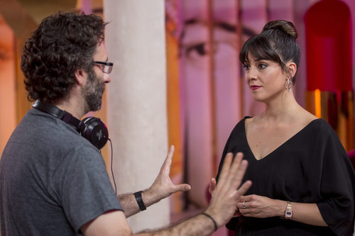 Eva Ugarte (Sandra) y Carlos Therón durante el rodaje de 'Mira lo que has hecho'