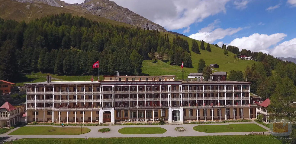 El 'Hotel Romántico' sobre un valle verde de Davos
