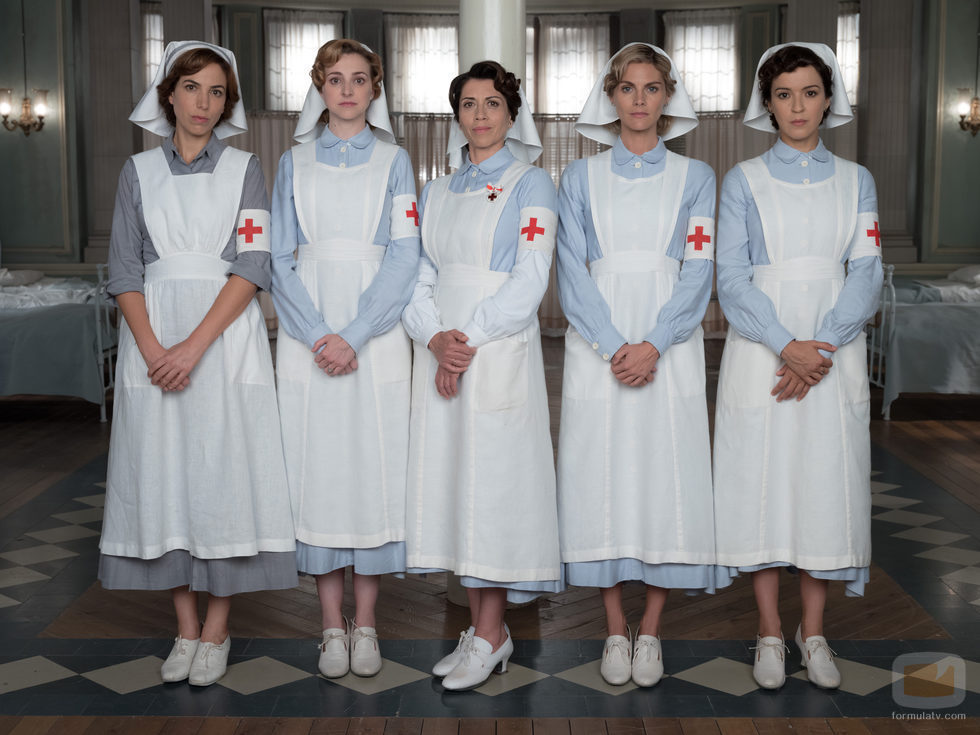 Las cinco protagonistas de 'Tiempos de guerra', caracterizadas para su papel como enfermeras