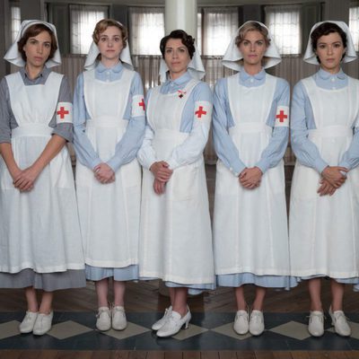 Las cinco protagonistas de 'Tiempos de guerra', caracterizadas para su papel como enfermeras