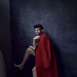 Nico Tortorella ('Younger'), desnudo, posa muy sexy