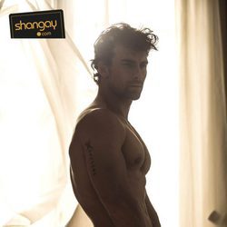 Christian Sánchez, desnudo integral para Shangay