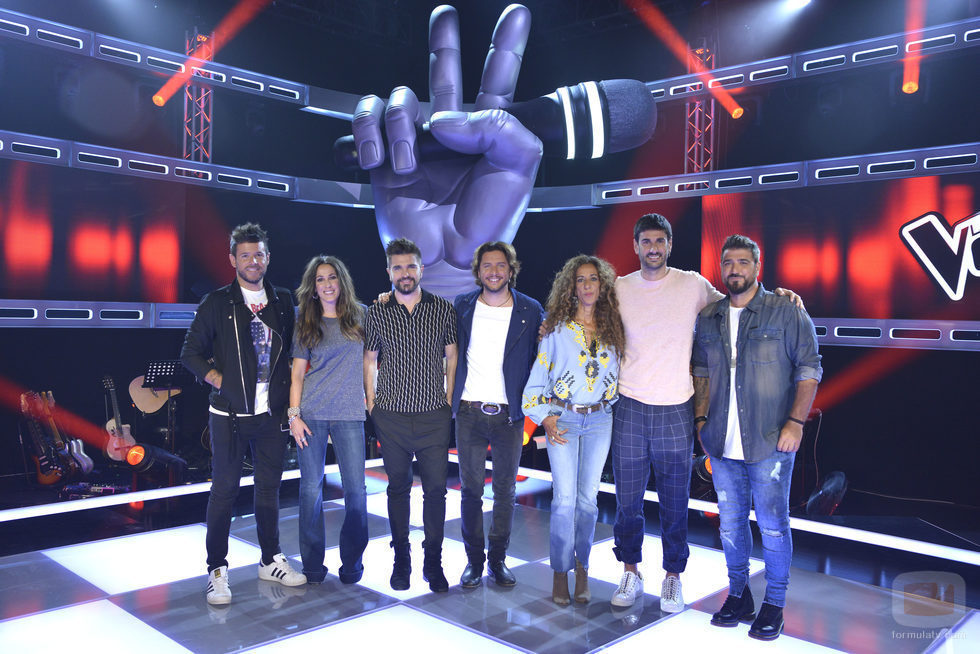 Los coaches de 'La Voz' y 'La Voz Kids' posan juntos en su presentación
