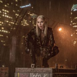 Noomi Rapace en el papel de elfo en 'Bright'