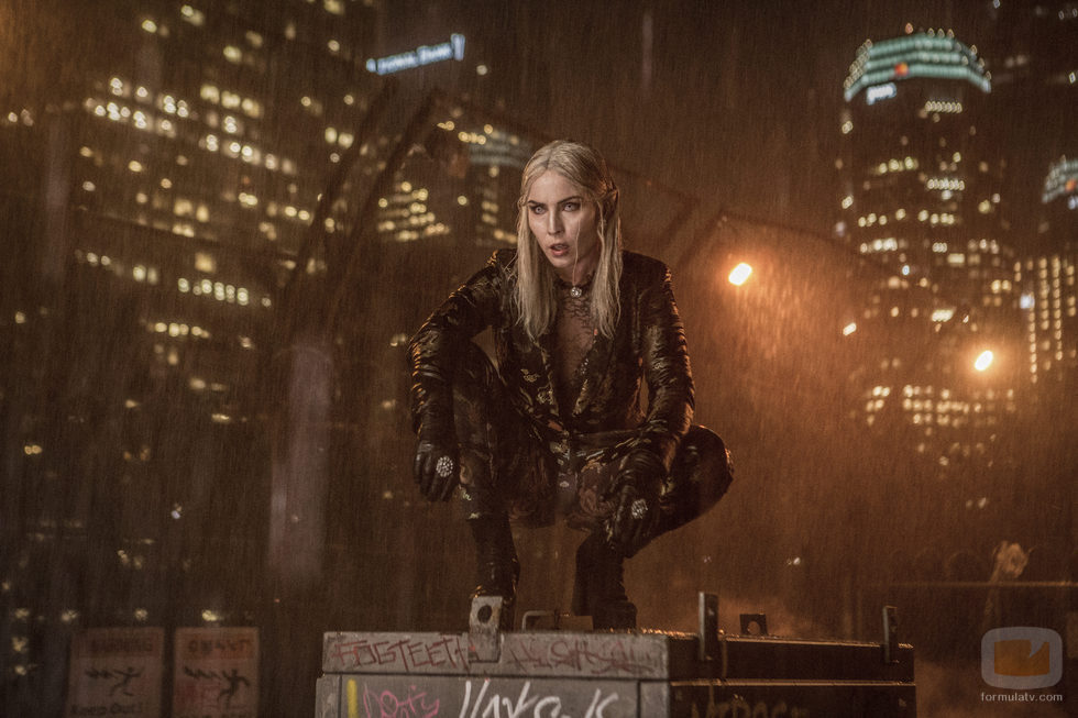 Noomi Rapace en el papel de elfo en 'Bright'