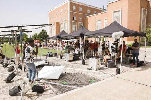 Un participante canta frente a Noemí Galera en el casting de 'OT 2017' en Madrid