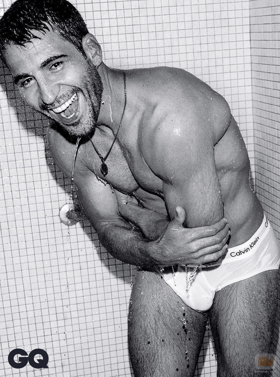 Miguel Ángel Silvestre posa semidensudo en calzoncillos para GQ