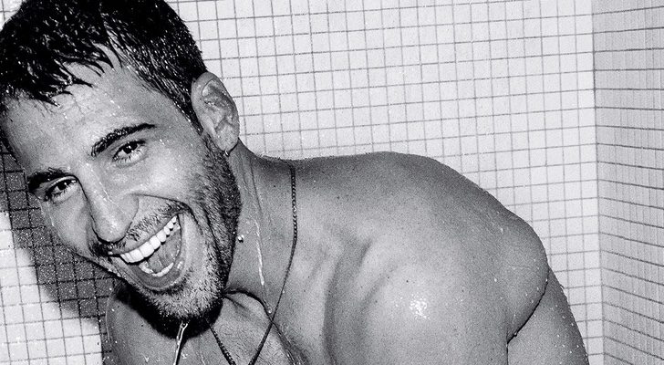 Miguel Ángel Silvestre posa semidensudo en calzoncillos para GQ
