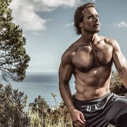 Sam Heughan posa sexy y semidesnudo para Men's Health South África