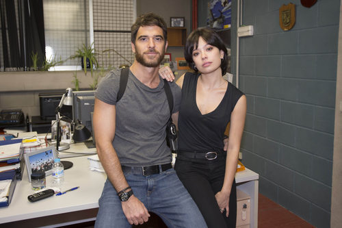 Alfonso Bassave y Anna Castillo en las fotos promocionales de 'Estoy vivo'