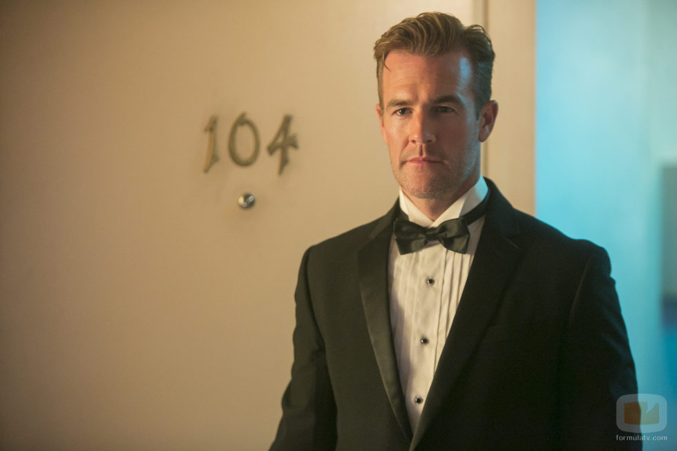 James Van Der Beek en una foto promocional de 'Room 104'