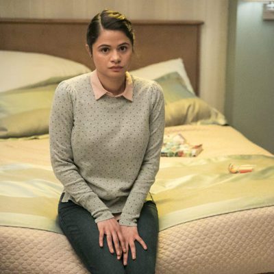 Melonie Díaz en una foto promocional de 'Room 104'