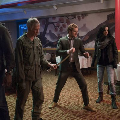 Los superhéroes, protagonistas de 'The Defenders', luchan juntos